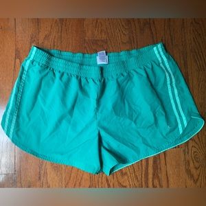 Danskin Women’s Short Green Size 20